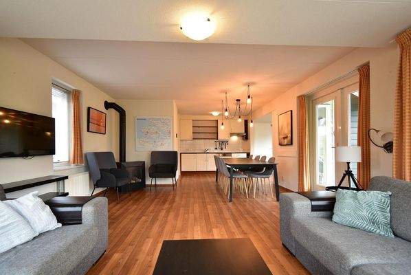 chalet-kaufen-summio-park-aquadelta-bruinisse-niederlande-offener-wohnbereich-uebersicht-2025