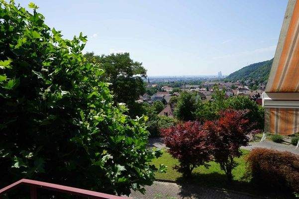 Blick vom Balkon auf die  . . . .