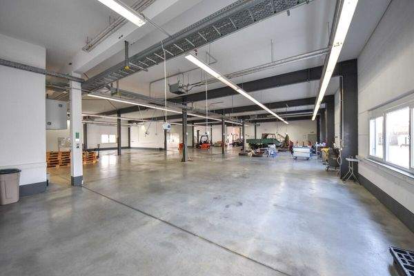 Halle/Lagerfläche EG