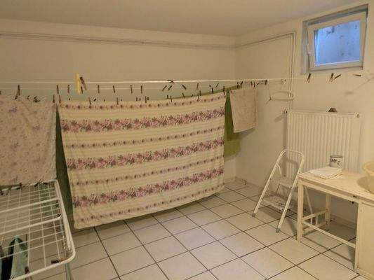 Gr. Kellerraum, Wäsche 