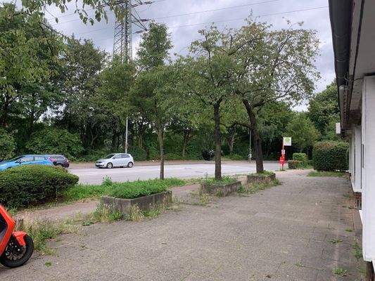 Vor den Gebäuden 200-210