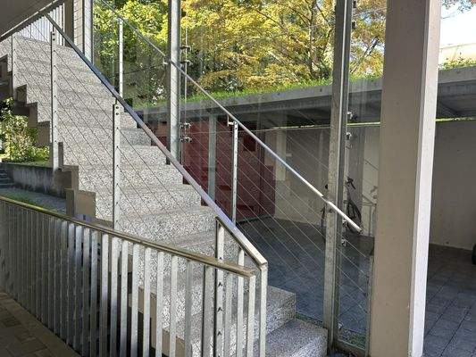 Treppenhaus u Fahrradstellplatz