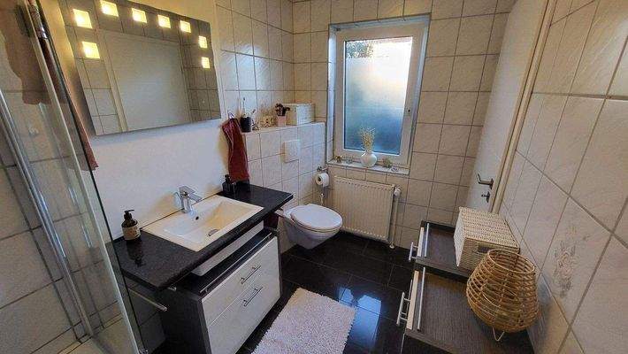 Badezimmer im EG -.jpg