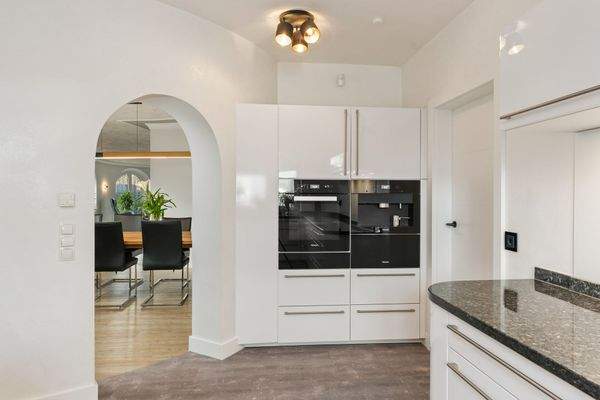 ... sowie erweitertem Küchenraum ...