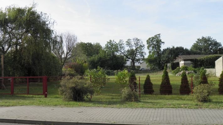 Vorbeiführender öffentlicher Gehweg
