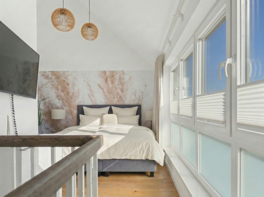 Helles Schlafzimmer im DG mit Bad en Suite 