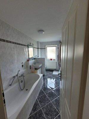 Badezimmer mit Wanne