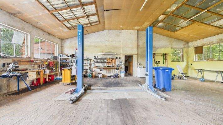 Werkstatt und Garage 