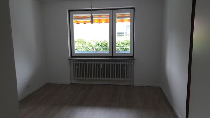 Schlafzimmer, Fenster nach Westen.jpg