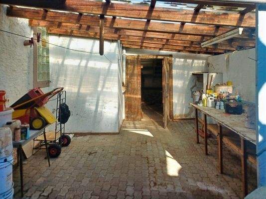 Innenhof mit Zugang Werkstatt