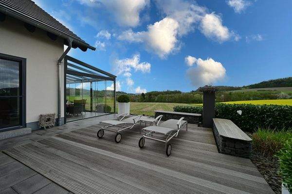 Terrasse mit Blick ins Grüne