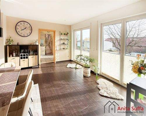 Esszimmer mit Blick in die Küche