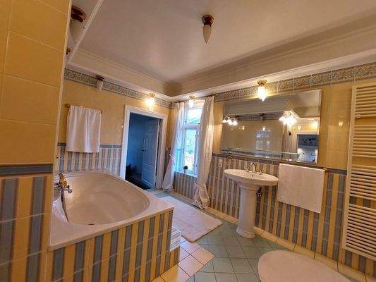 großzügig und gut ausgestattet