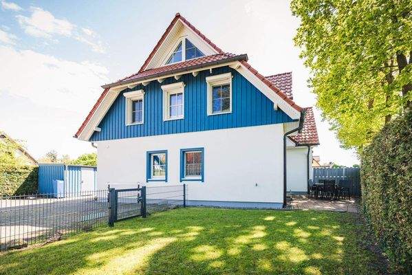 Gartenseite mit Terrasse.jpg