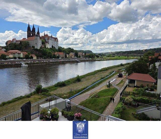Traumhafter Blick! Eindrucksvolle Wohlfühlwohnung unmittelbar an der Elbe! - Foto 5