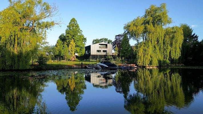 Hamburg_Villa_Wasserkante