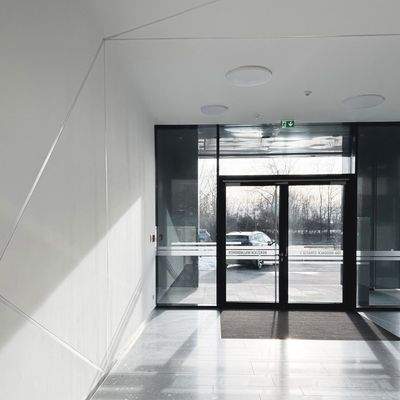 Eingang - Blick nach Aussen