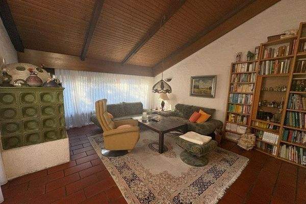 Wohnzimmer mit Kachelofen