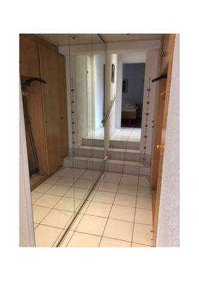 Flur mit Einbauschränken