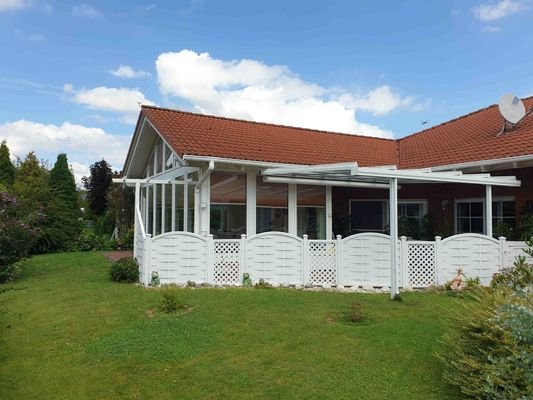 3 Terrasse und Wintergarten.jpg