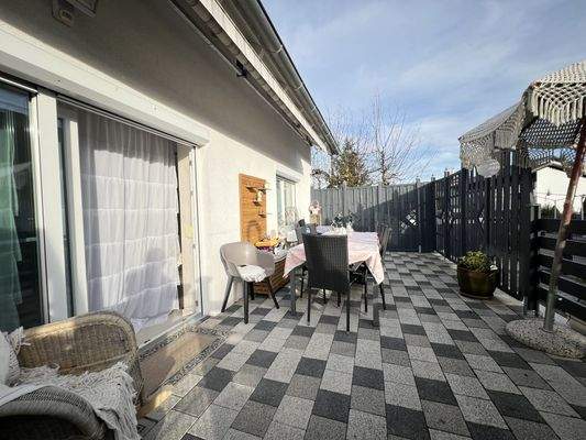 Terrasse vor dem Wohnzimmer