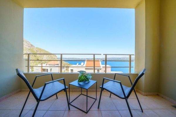 Kreta, Megala Chorafia: Villa mit Meerblick und separatem Apartment zu verkaufen