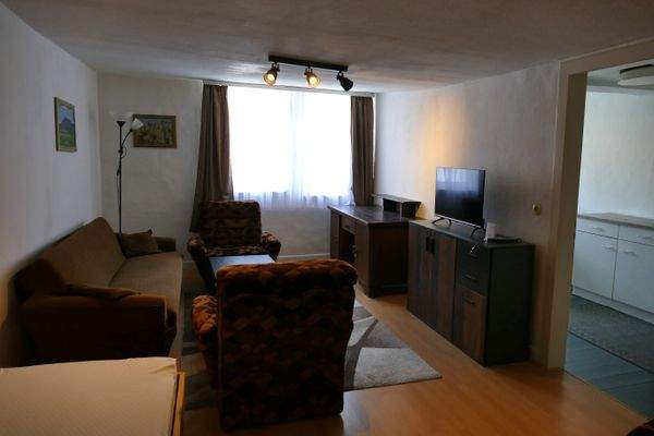 Wohnzimmer2 mit Blick in Küche hell.JPG