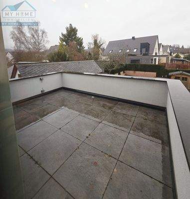  großer Balkon zum Atrium