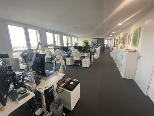 Büro_möbliert.jpg