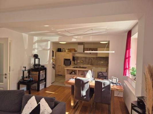 Essbereich mit offner Küche