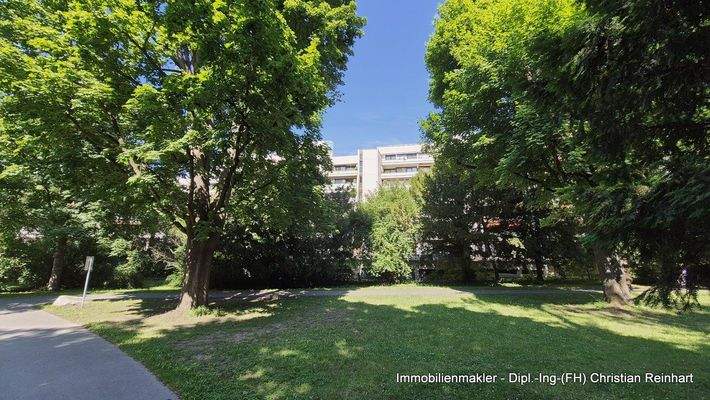 9b Außen Stadtpark Eingang (7).jpg