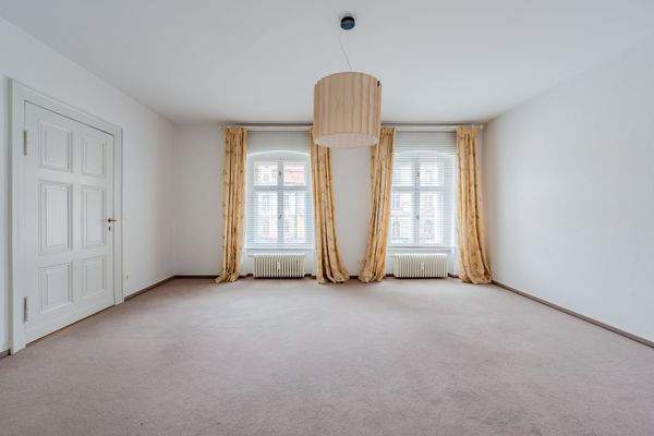 potenzielles Arbeits- oder Behandlungszimmer 