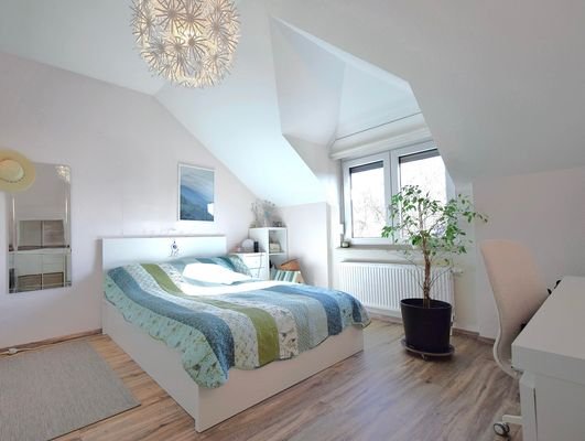 Schlafzimmer DG