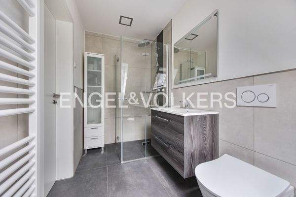 Badezimmer im unteren Bereich der Wohnung