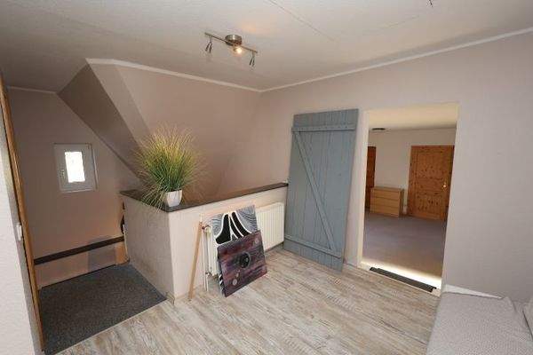 Flur (Blick zum derzeitigen Durchgang zur rechten Haushälfte)