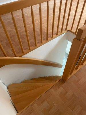 Holztreppe im Wohnbereich