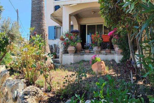 Kreta, Pirgos Psilonerou: Schönes Haus in toller Anlage in Strandlage zu verkaufen