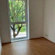 Leeres Zimmer mit Fenster