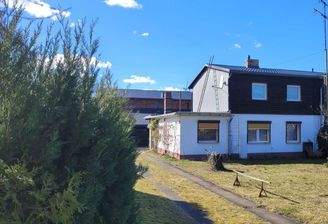 Blick auf die Doppelhaushälfte