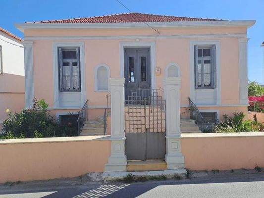 Kreta, Kalyves: Elegante neoklassizistische Villa am Meer zu verkaufen