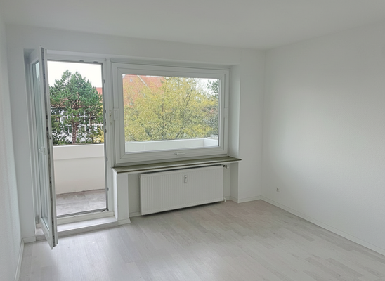 Schlafzimmer mit Blick zur Loggia