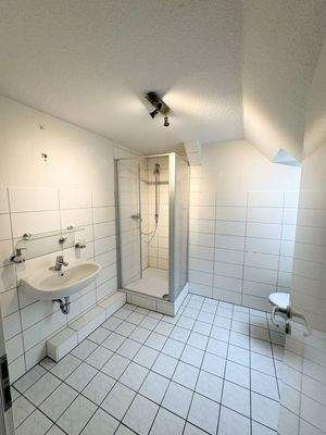 OG: Duschbad mit Fenster