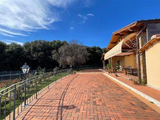 Grundstück der Villa