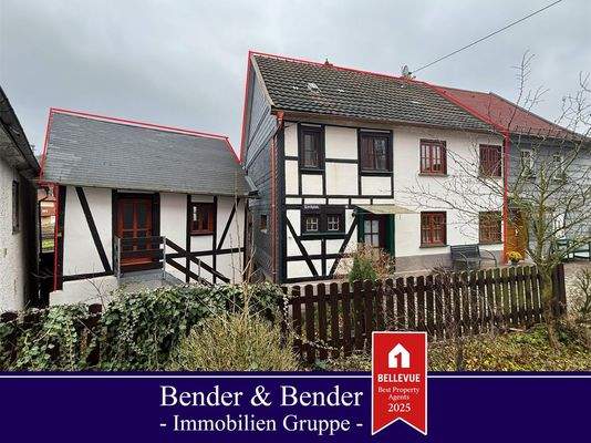 Wohnhaus mit Nebengebäude