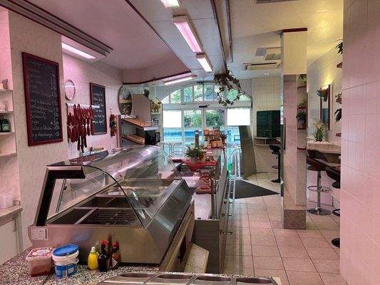 Großer Gewerberaum, Blick zum Vordereingang.jpg