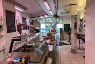 Großer Gewerberaum, Blick zum Vordereingang.jpg