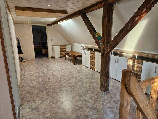 Flur im Dachgeschoss.jpg