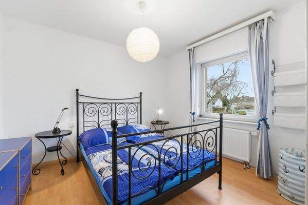 Zimmer 1. OG - Straßensicht.jpg