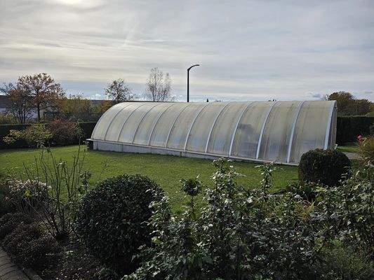 Garten mit Schwimmbad