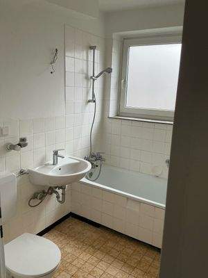 Tageslichtbad mit Badewanne